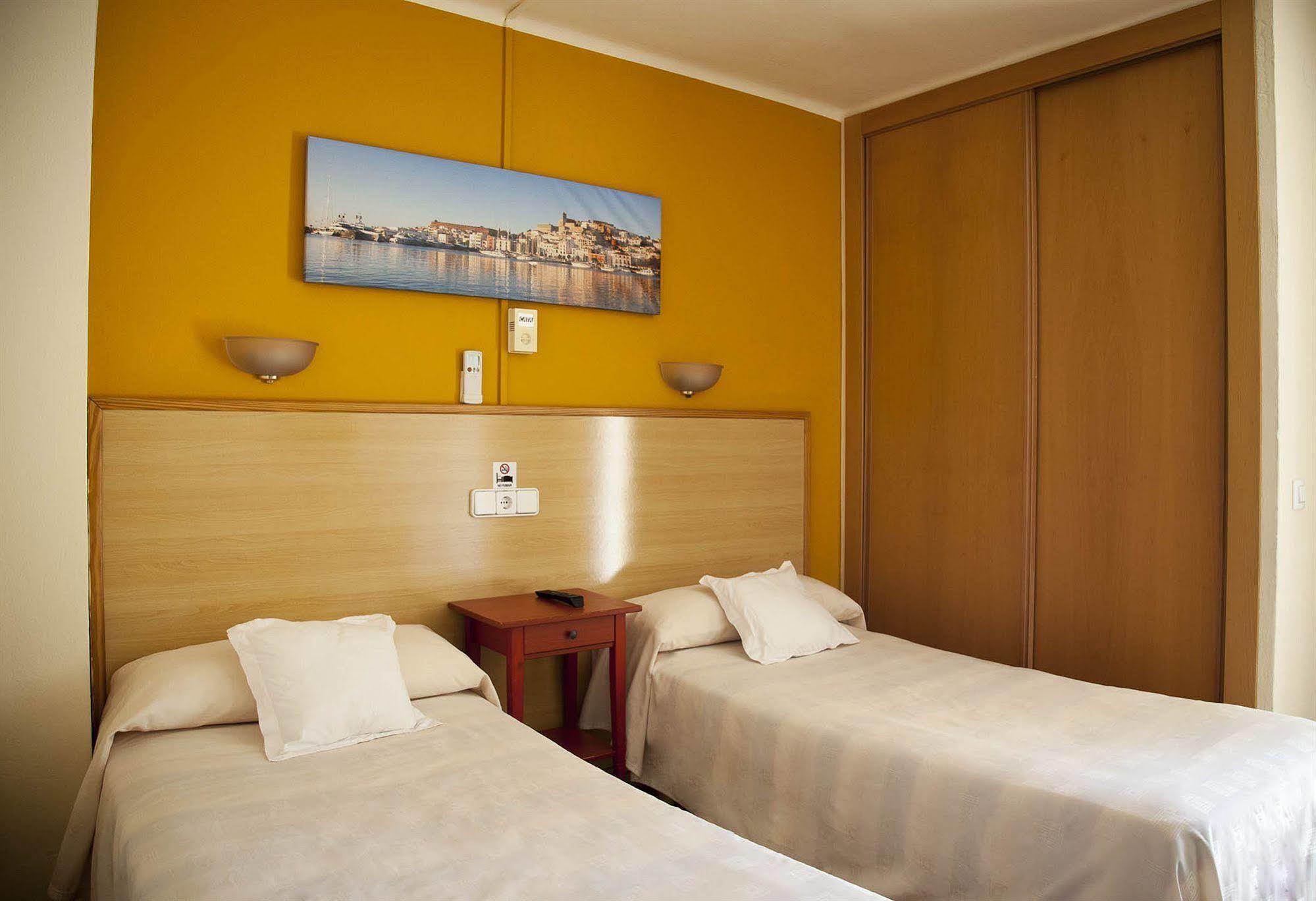 Hostal Residencia Europa Punico Ibiza Town Exterior photo