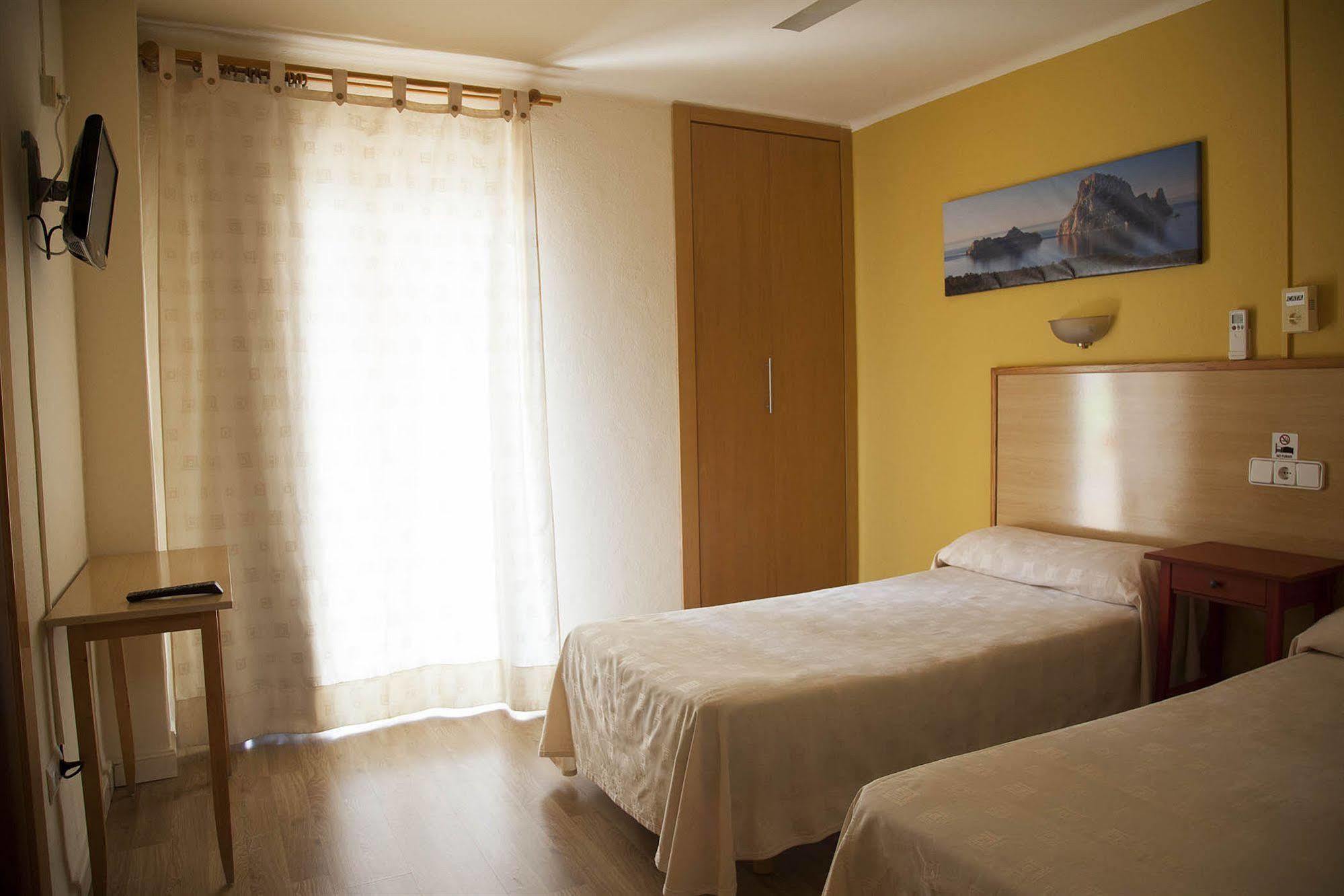 Hostal Residencia Europa Punico Ibiza Town Exterior photo