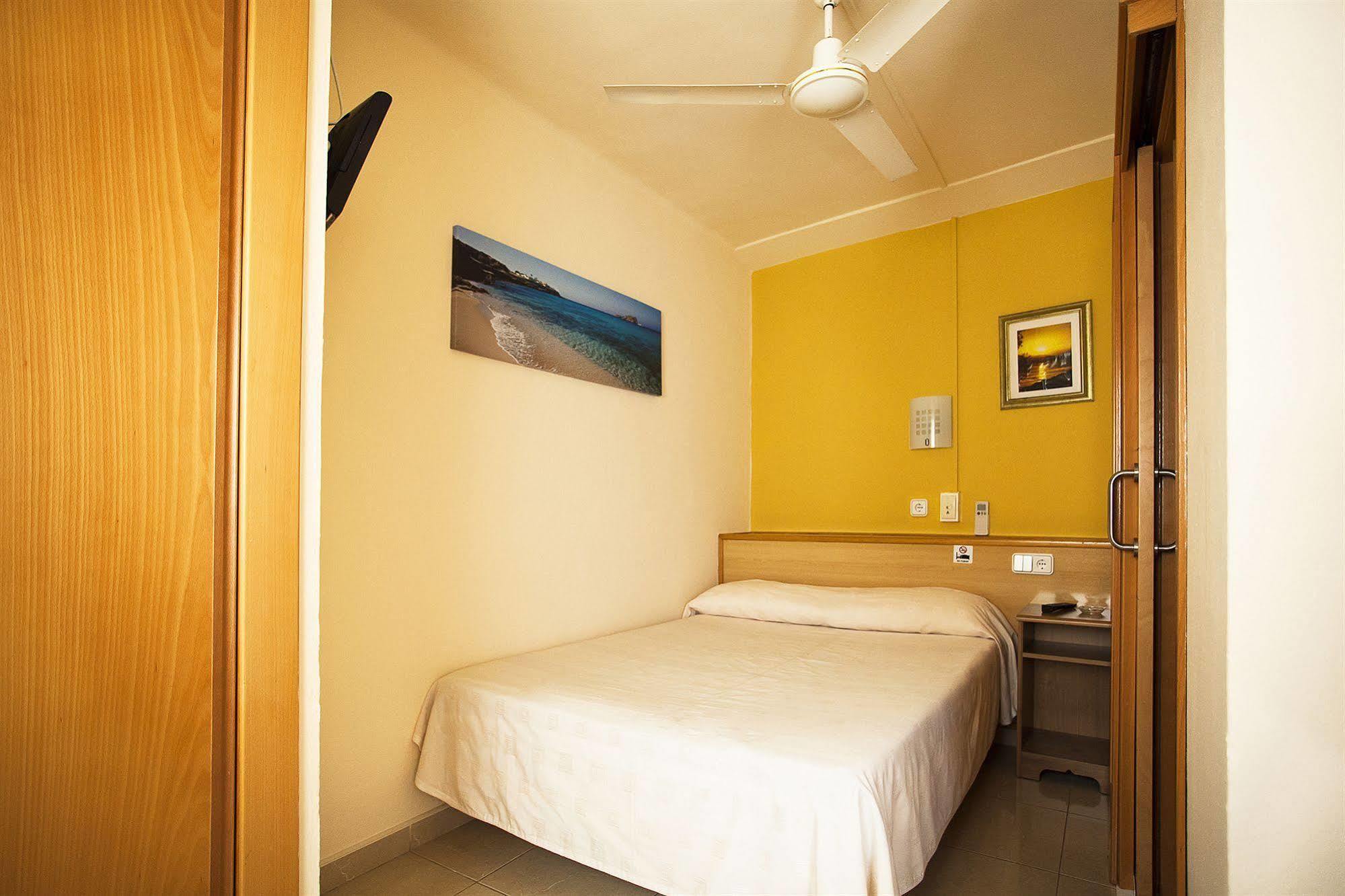 Hostal Residencia Europa Punico Ibiza Town Exterior photo